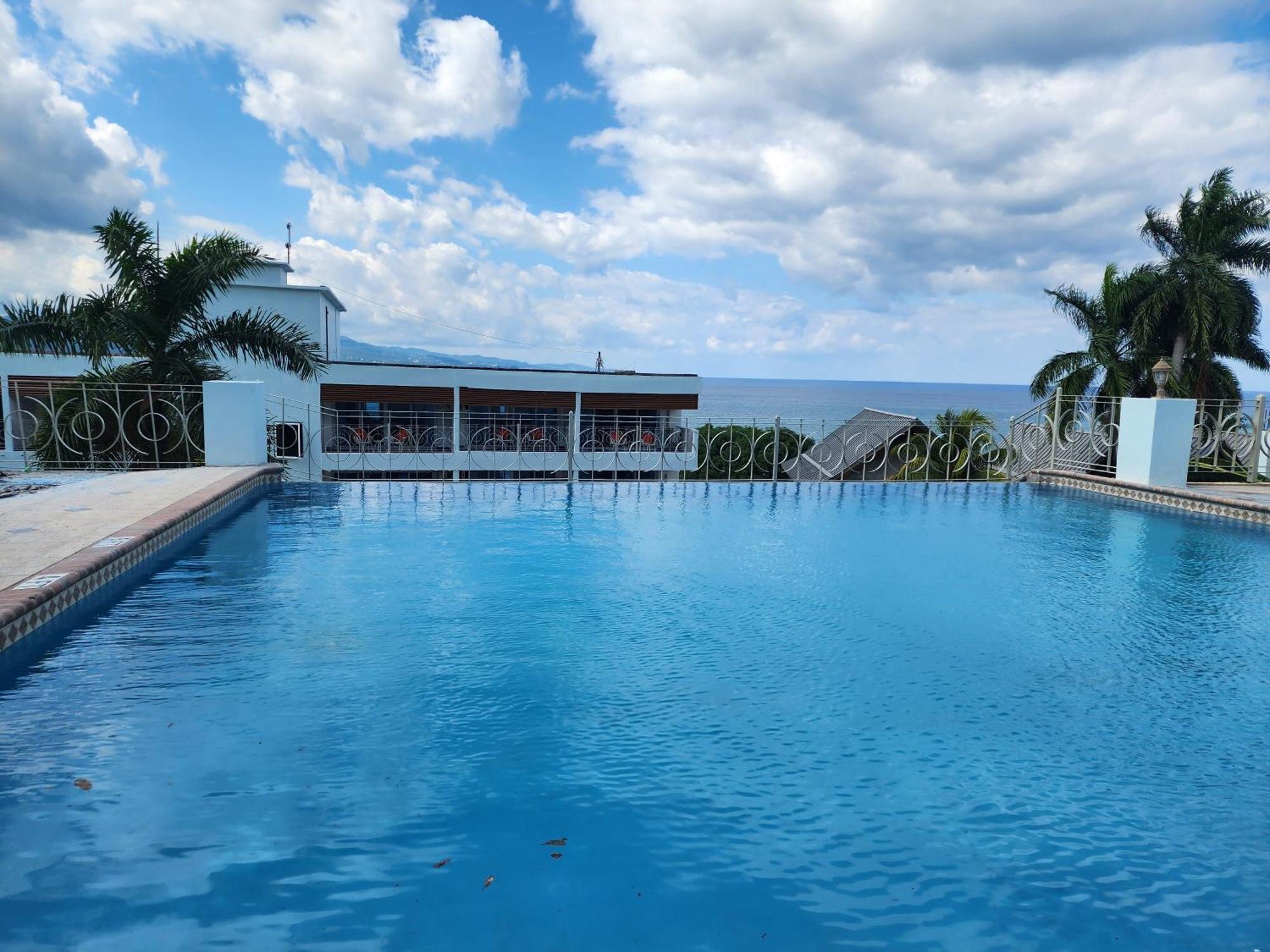 Hotel 39 Jamaica モンテゴ・ベイ エクステリア 写真