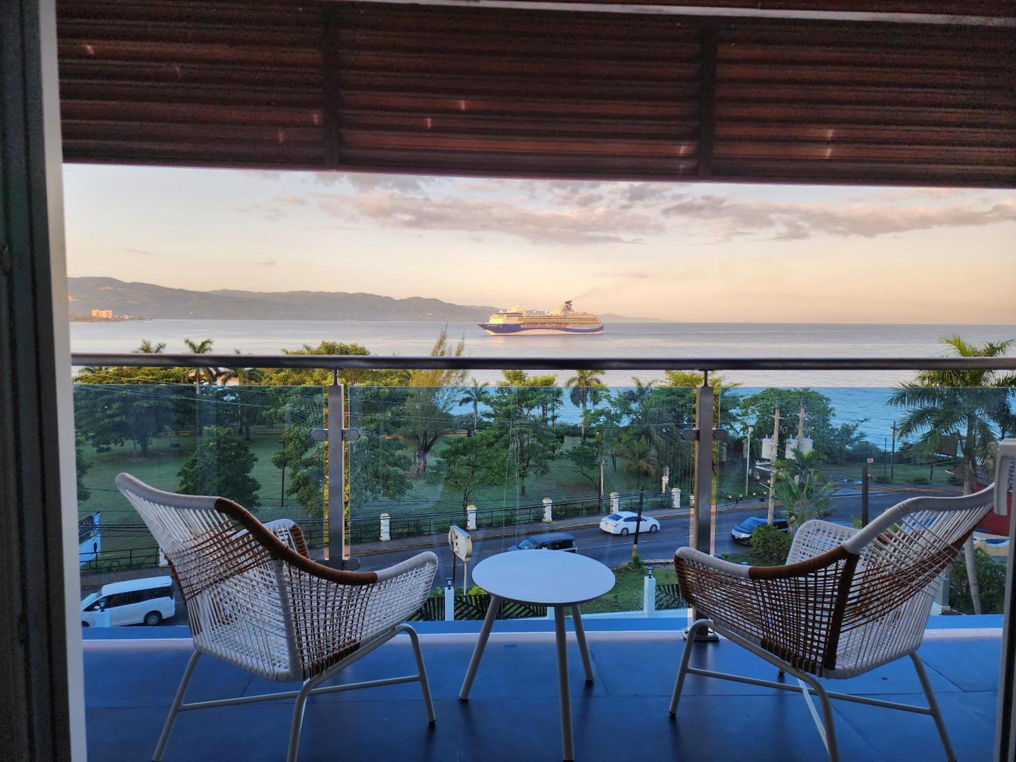 Hotel 39 Jamaica モンテゴ・ベイ エクステリア 写真