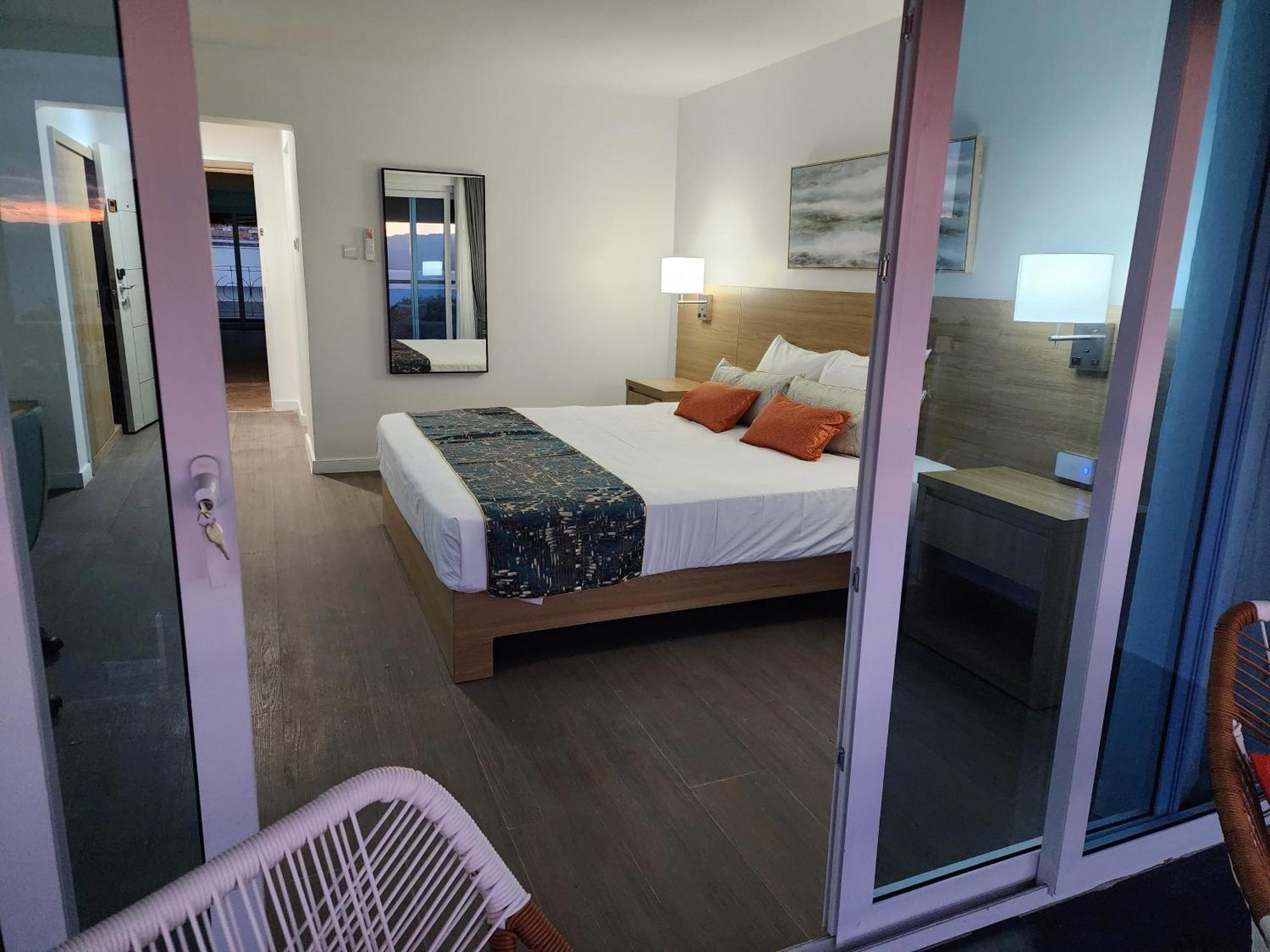 Hotel 39 Jamaica モンテゴ・ベイ エクステリア 写真