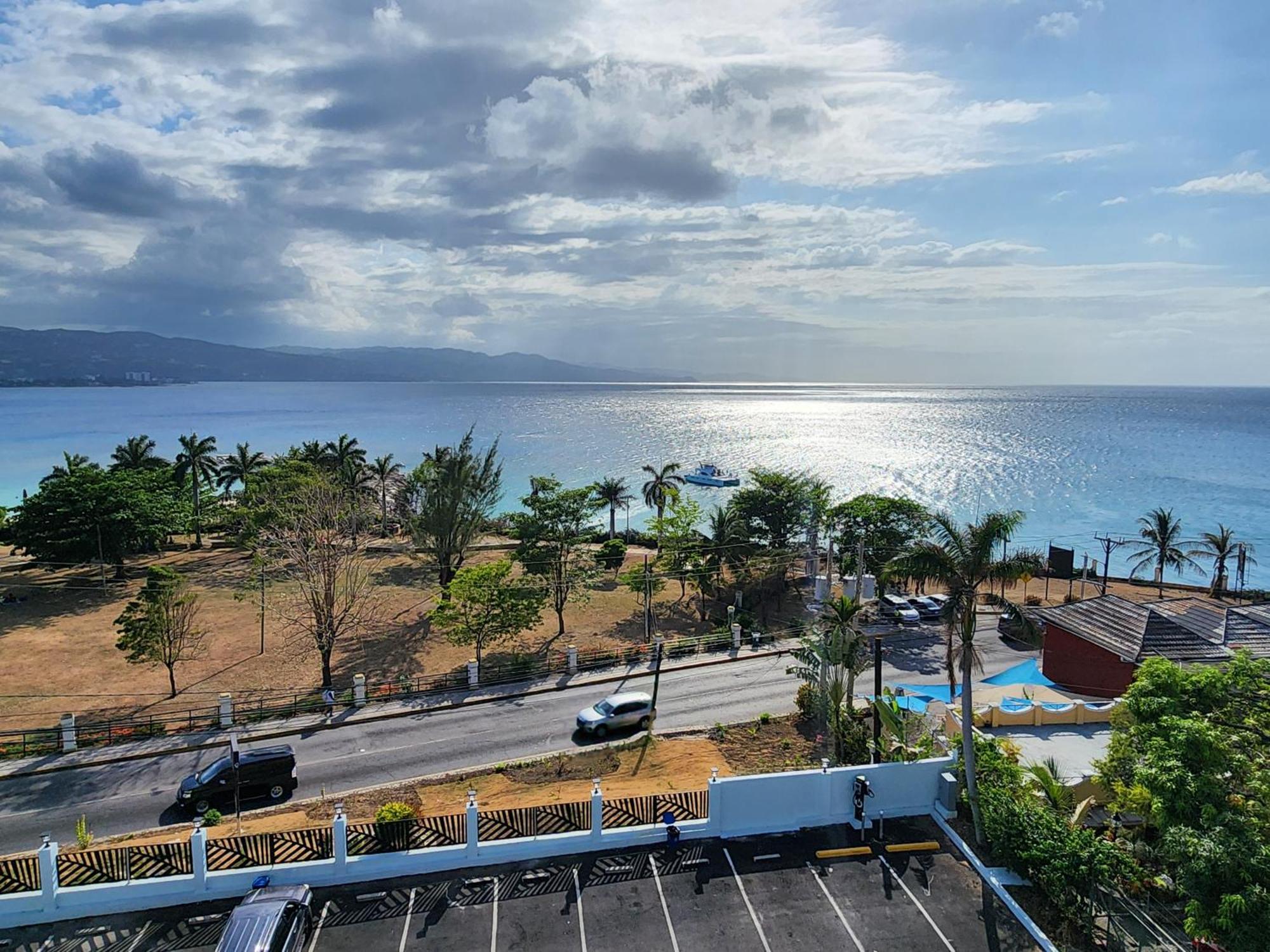 Hotel 39 Jamaica モンテゴ・ベイ エクステリア 写真